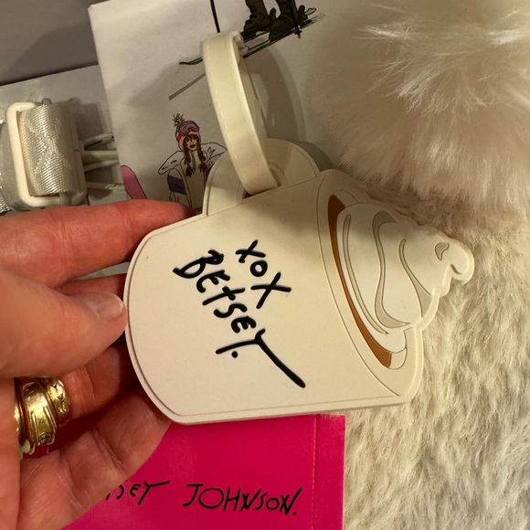 Betsey Johnson 4 piece Gift Set, (Crossbody Bag, Strap, Hat & Key Chain) NWT - Picture 11 of 13